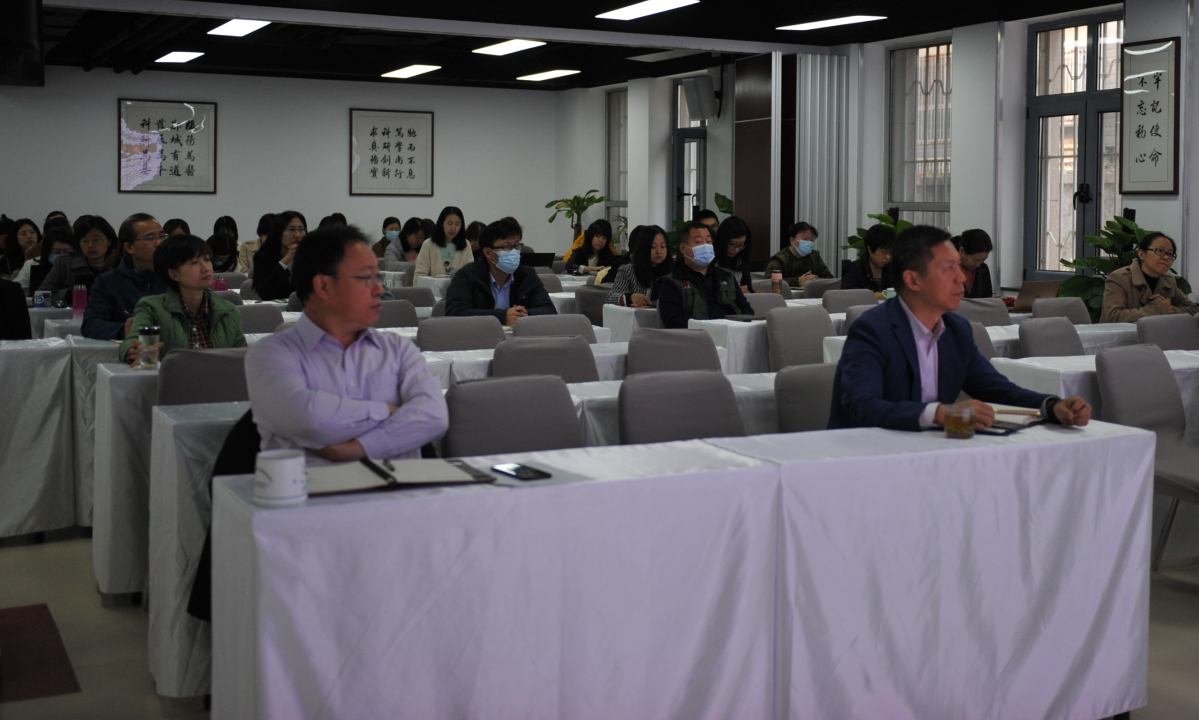 1604902561808065802.png 党员干部职工听党课.png
